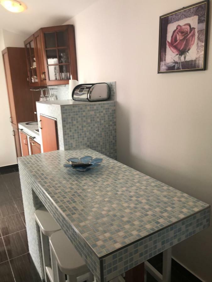 Sara Apartments Baška Voda Eksteriør bilde